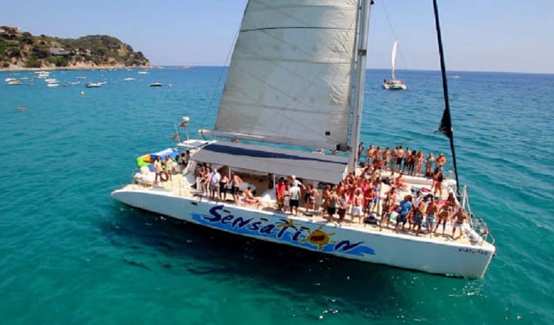 Catamarano a Lloret de Mar - il massimo del divertimento