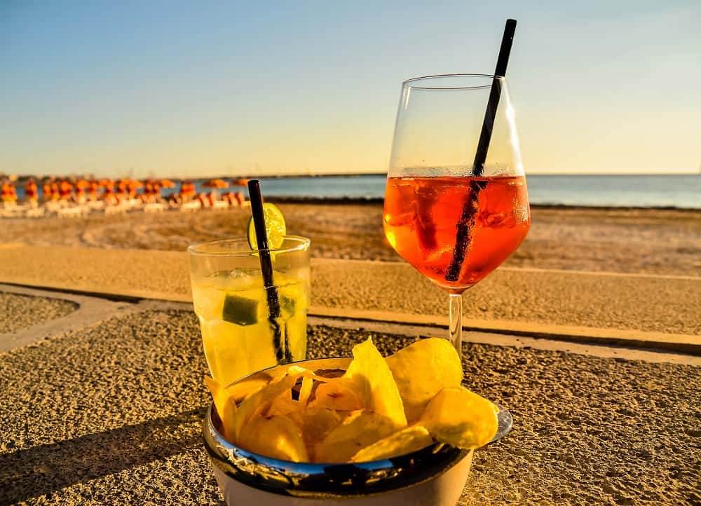 Bar sulla spiaggia a Lloret de Mar - drink sulla spiaggia