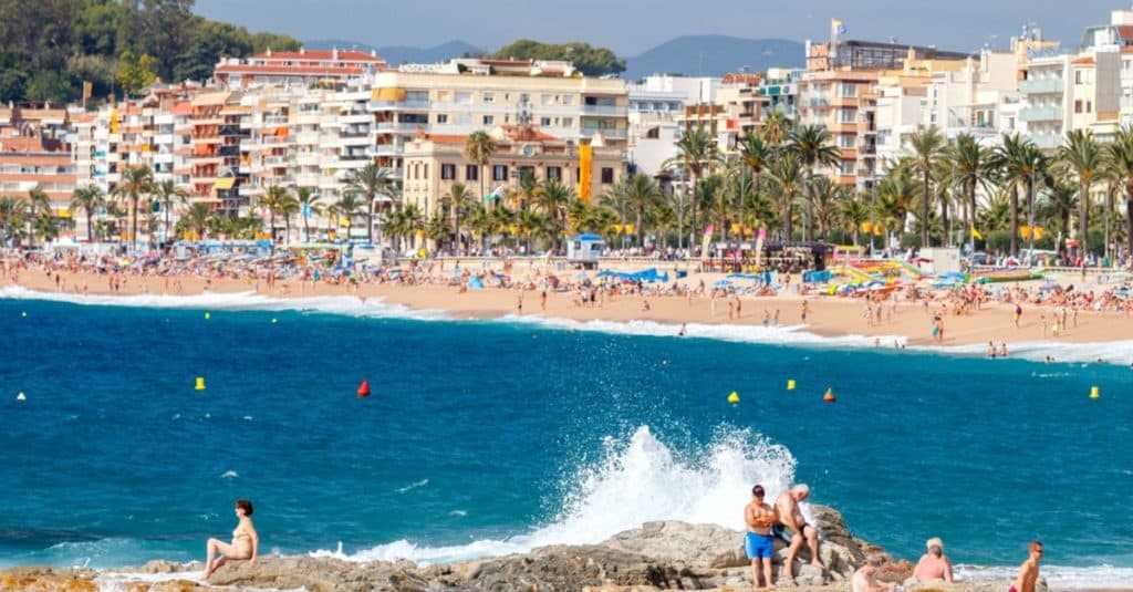 turismo a Lloret de Mar - folle sulla spiaggia